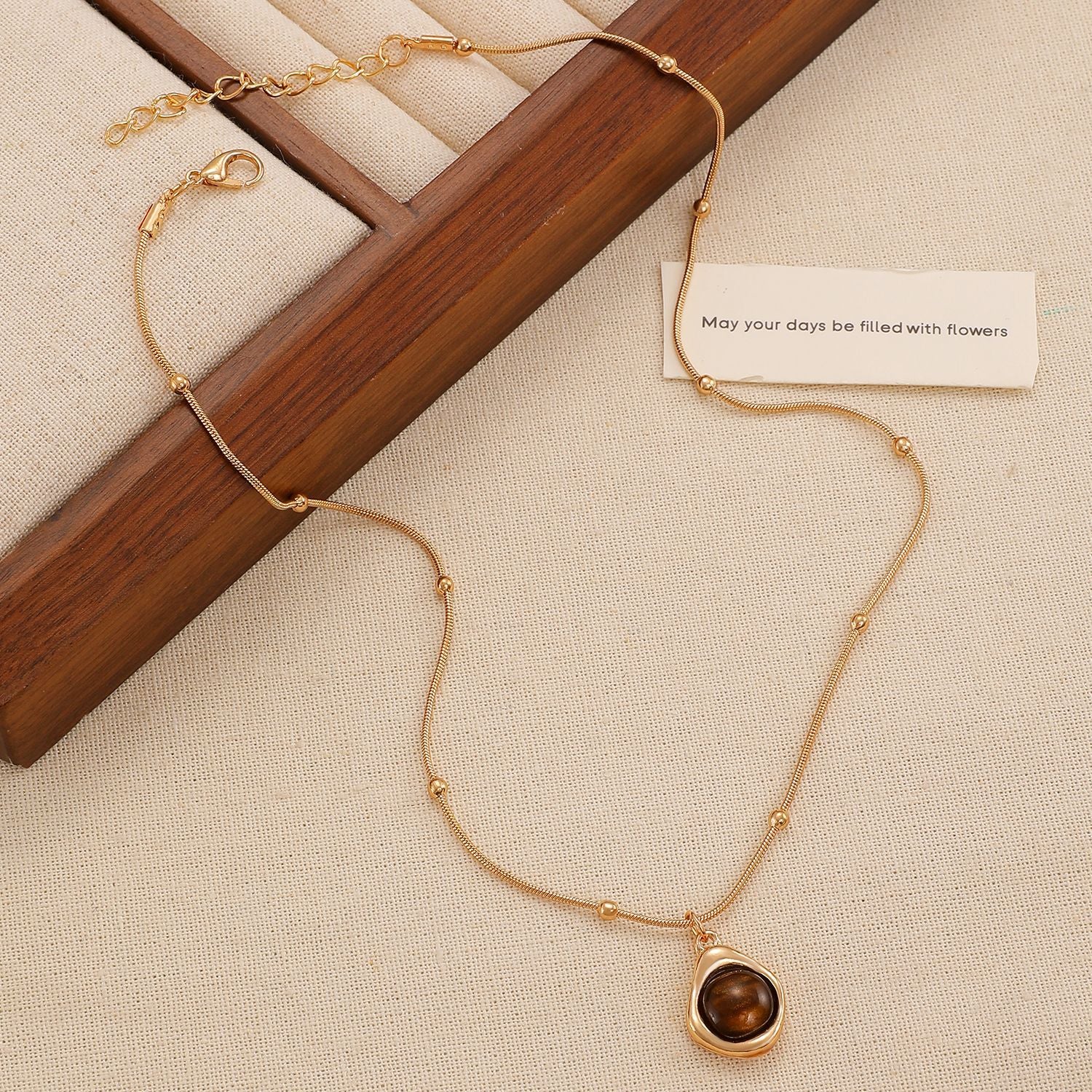 Wholesale Women' s eight-pointed star brown leather necklace